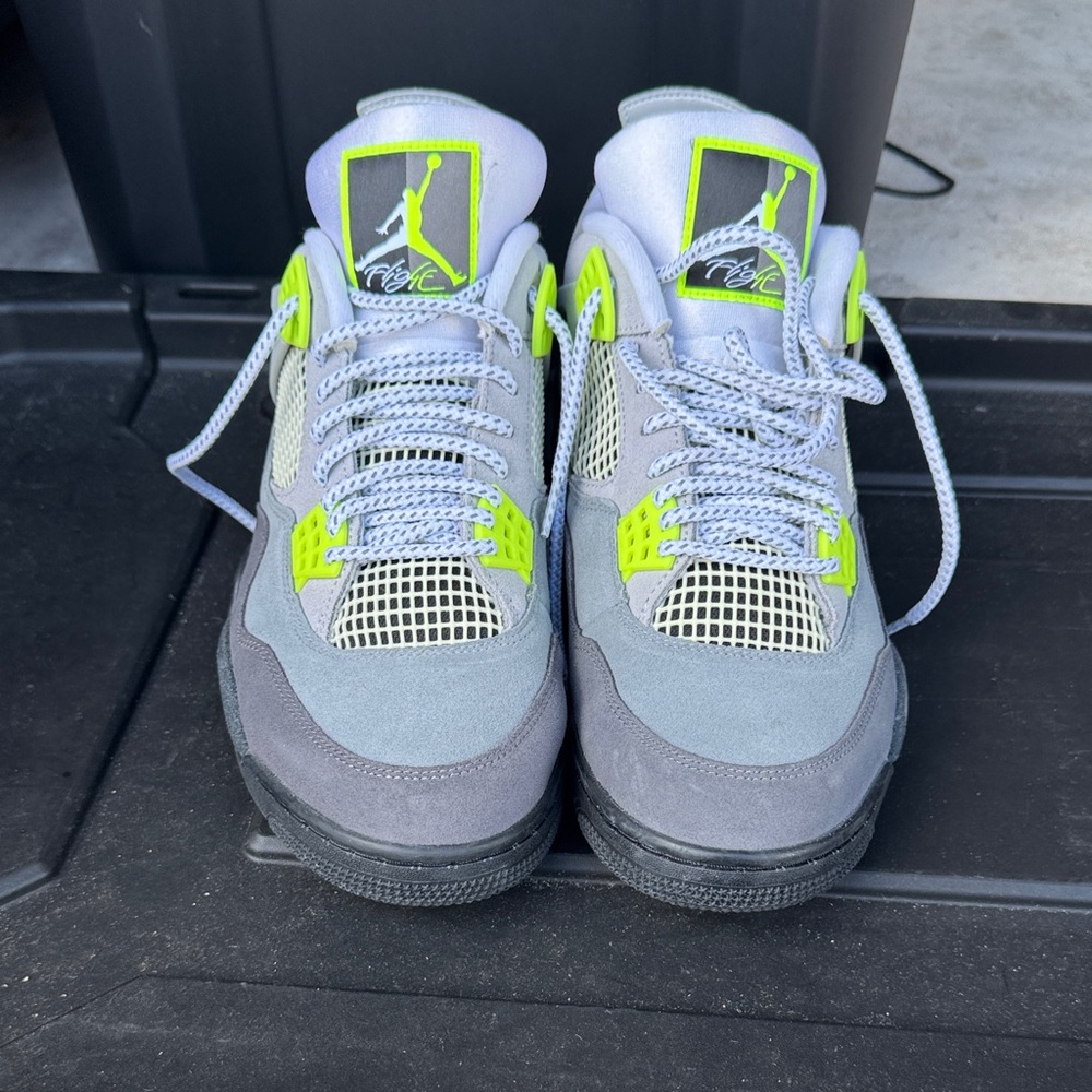 Jordan Rétro SE 95 Neon Gray and Green Sneakers